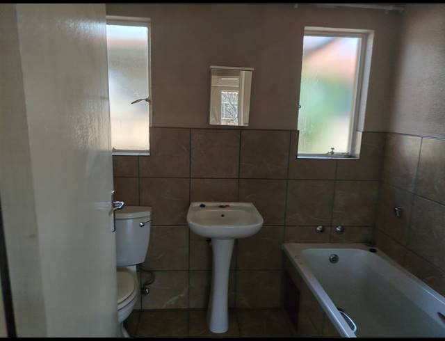 3 BEDROOM TOWNHOUSE FOR SALE IN WATERKLOOF HILL ESTATE